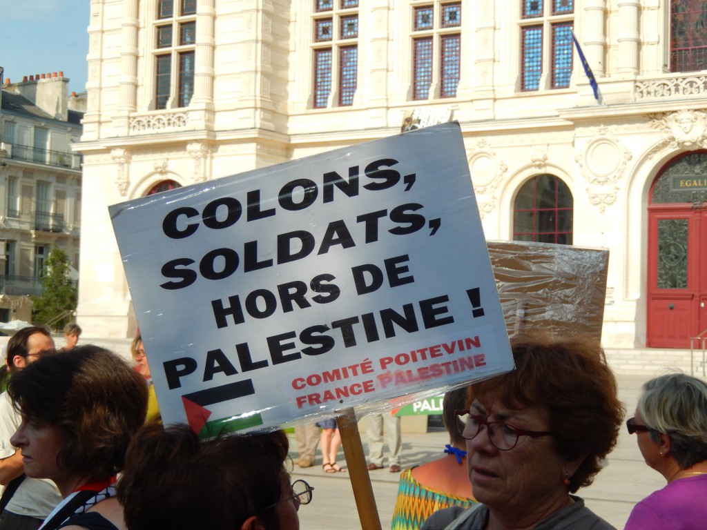 rassem­ble­ment de soutien aux reven­di­ca­tions pales­ti­niennes  Samedi 6 septembre 2014 à 16 heures  Place de l’Eu­rope à Châtel­le­rault