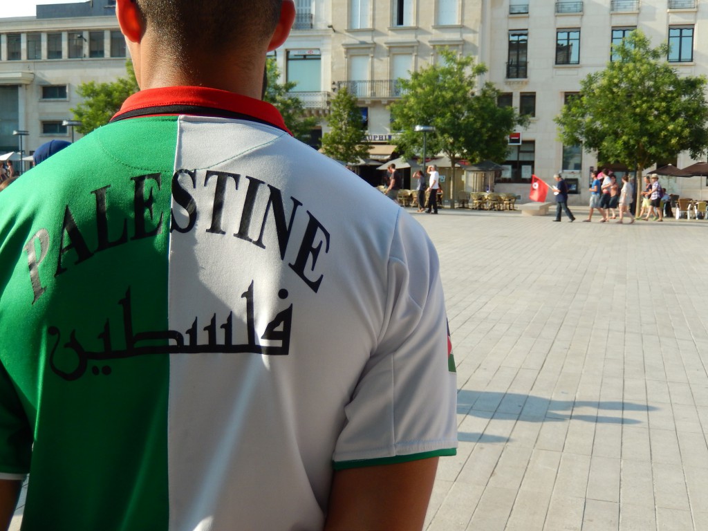 Photos de la mani­fes­ta­tion à Poitiers contre l’agres­sion israé­lienne