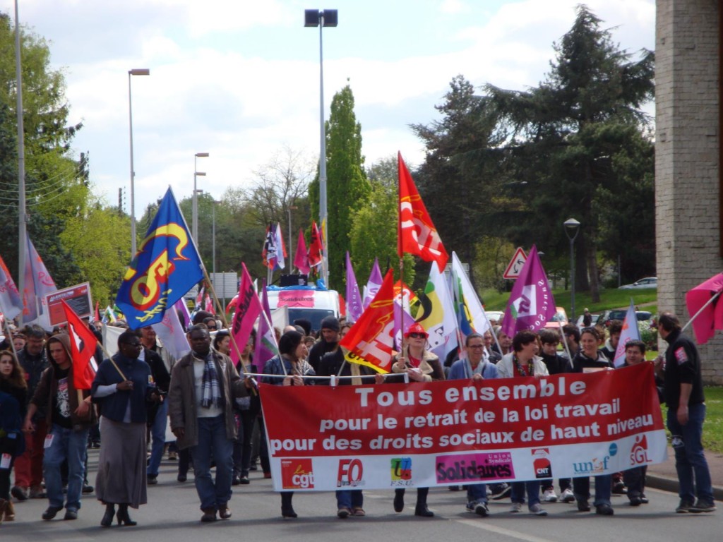 Mani­fes­ta­tion du 28 avril à Poitiers. Les photo­gra­phies.